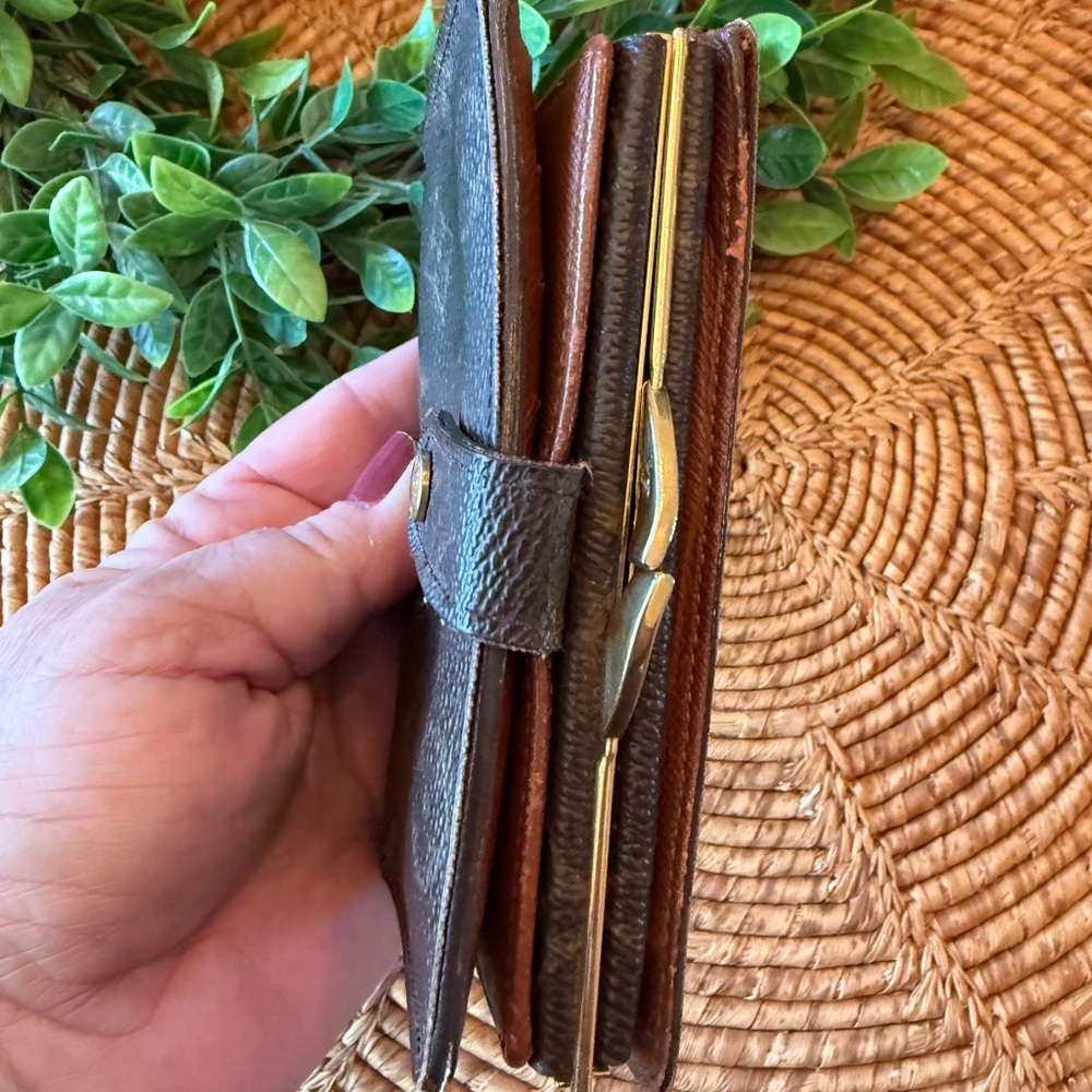 Louis Vuitton Dark Brown Monogram Wallet with Kisslock - Picture 8 of 17